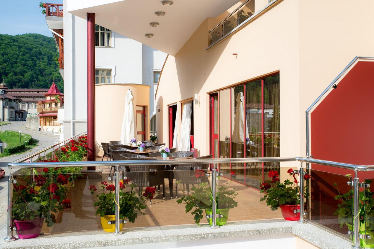 Hotel Nemira Slanic Moldova Exterior photo